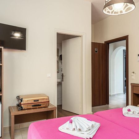 Stathis Beachfront Luxury Rooms Kalamákion Extérieur photo