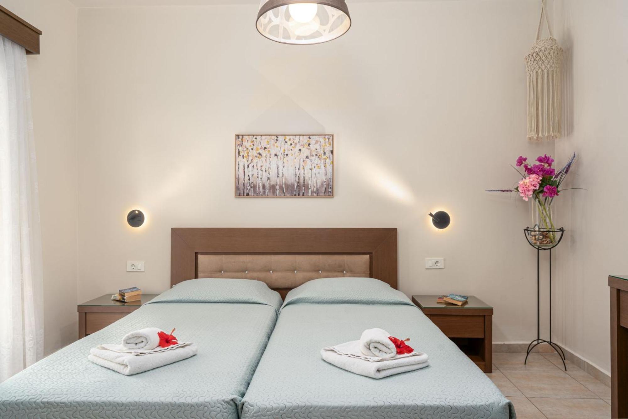 Stathis Beachfront Luxury Rooms Kalamákion Chambre photo