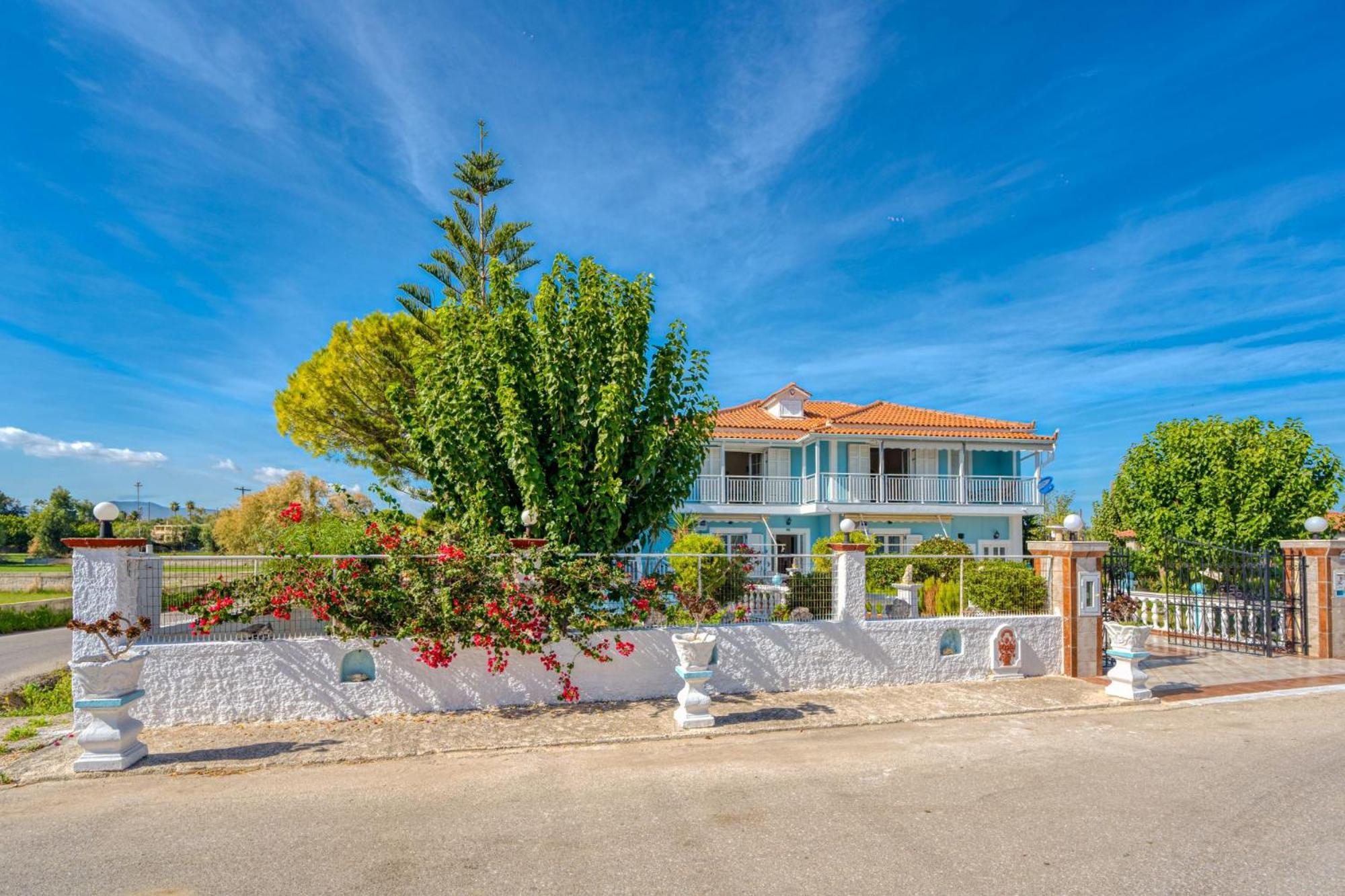 Stathis Beachfront Luxury Rooms Kalamákion Extérieur photo