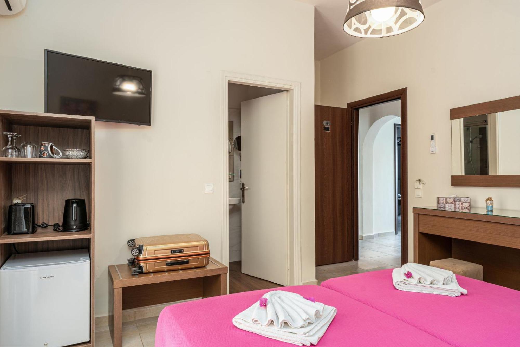 Stathis Beachfront Luxury Rooms Kalamákion Extérieur photo