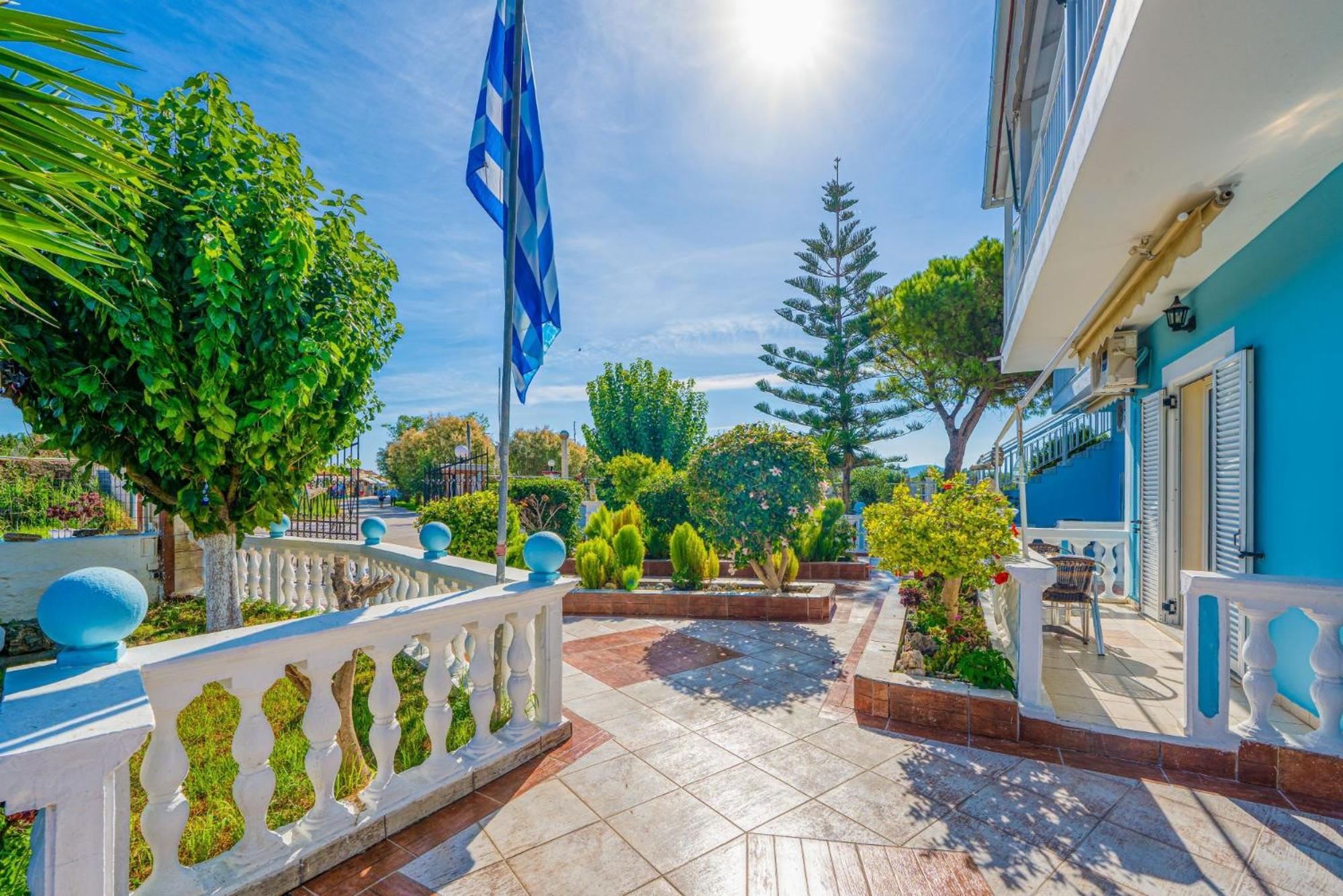 Stathis Beachfront Luxury Rooms Kalamákion Extérieur photo