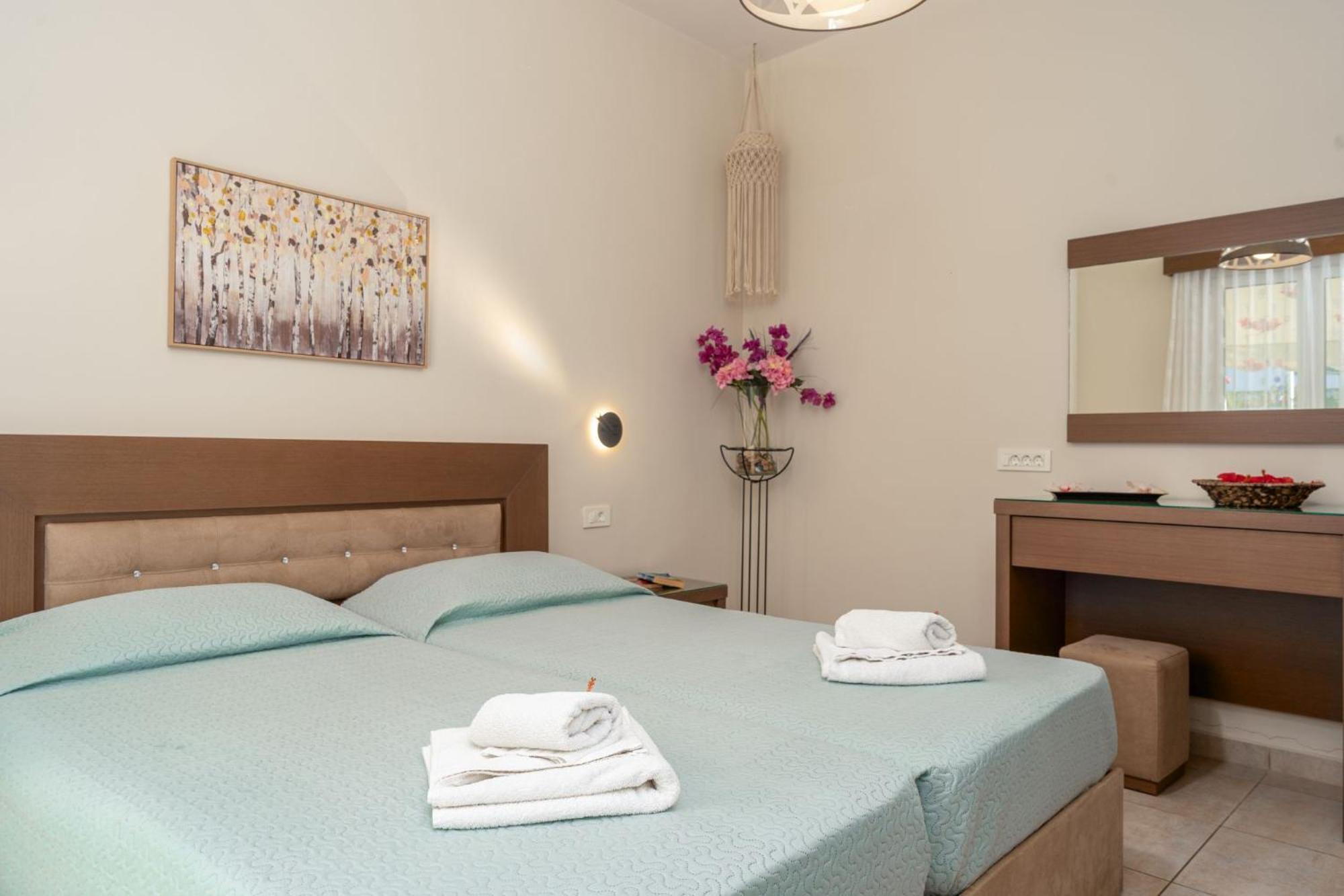 Stathis Beachfront Luxury Rooms Kalamákion Chambre photo