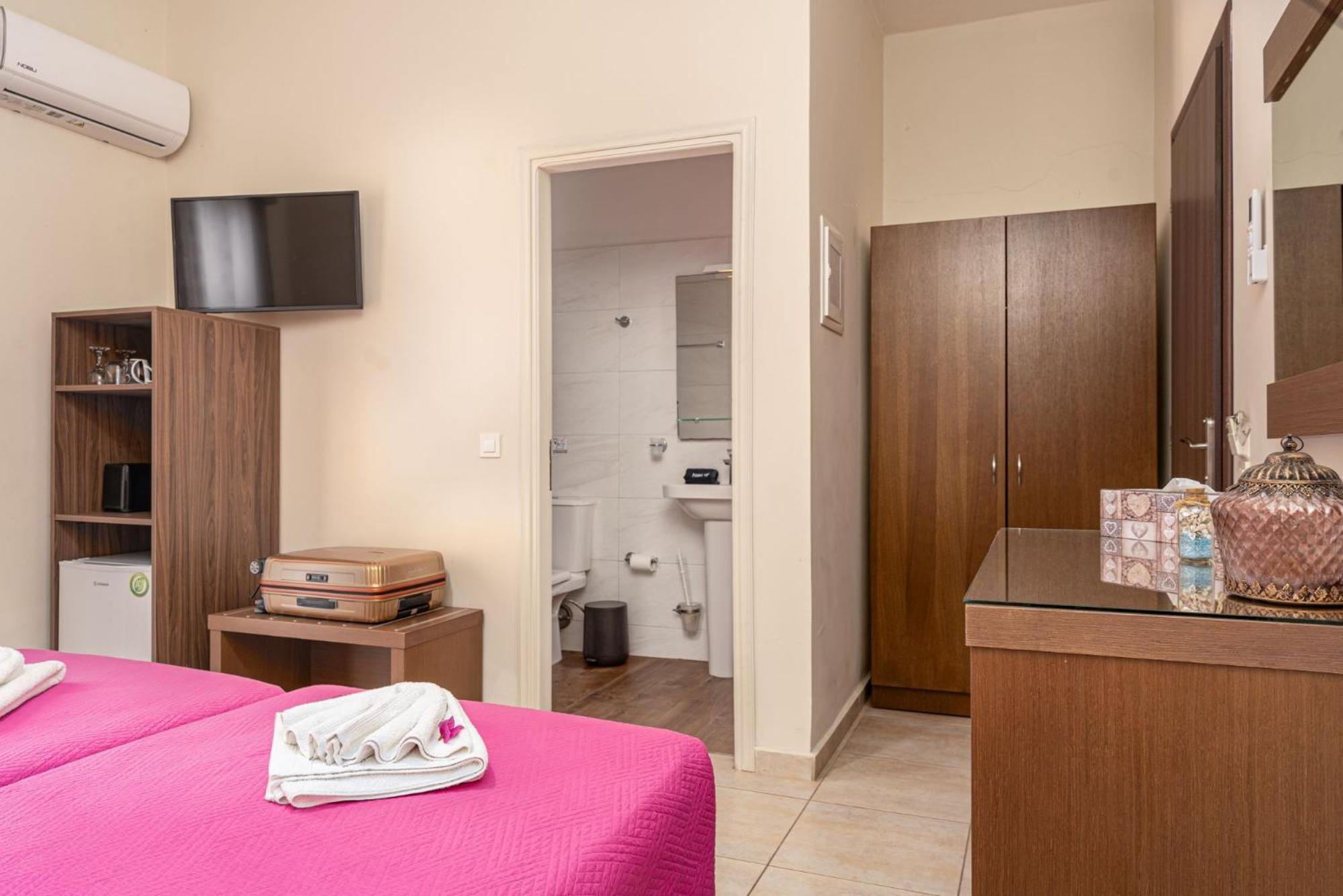 Stathis Beachfront Luxury Rooms Kalamákion Extérieur photo